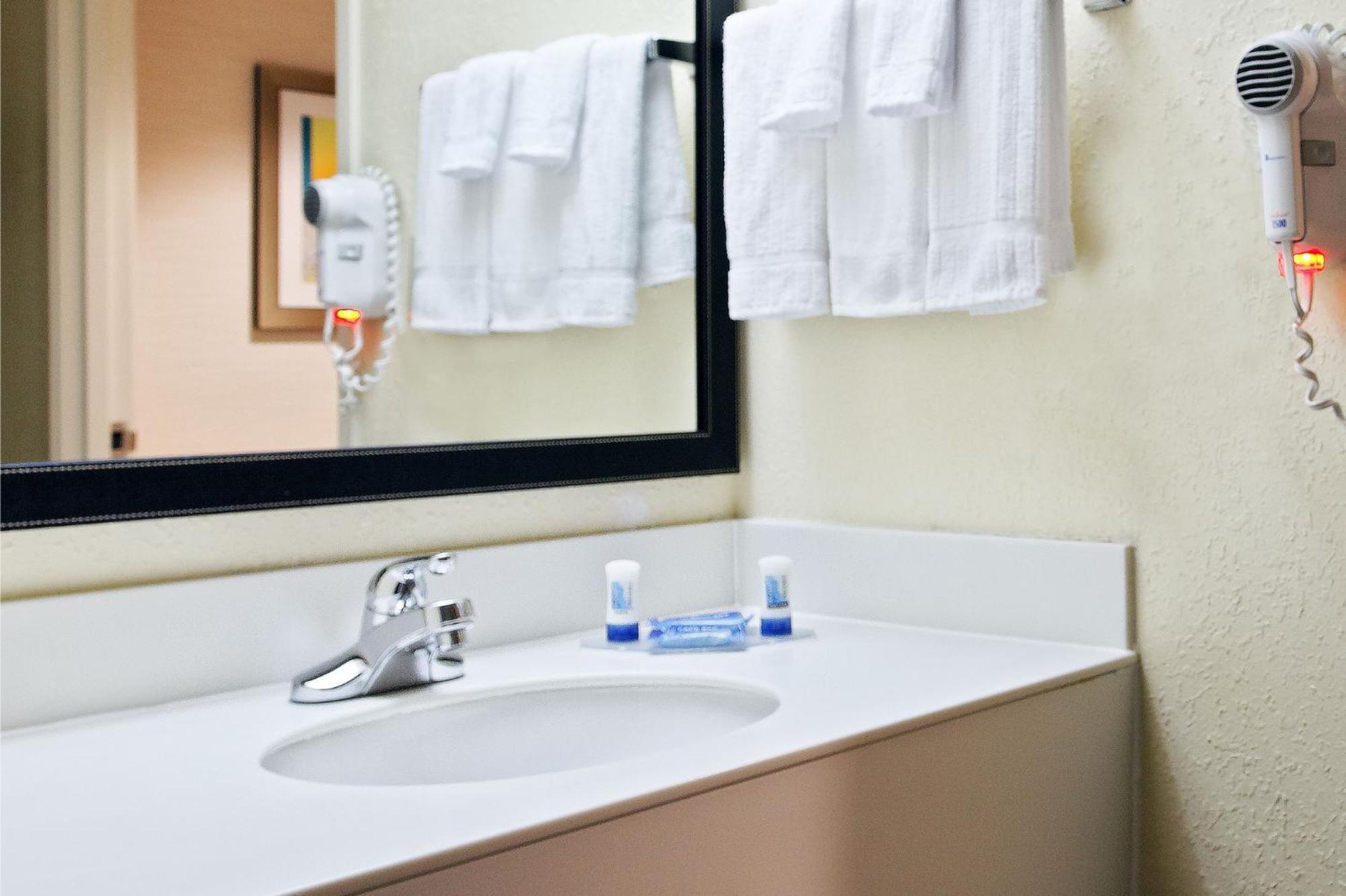Fairfield Inn & Suites Charlotte Arrowood Kültér fotó